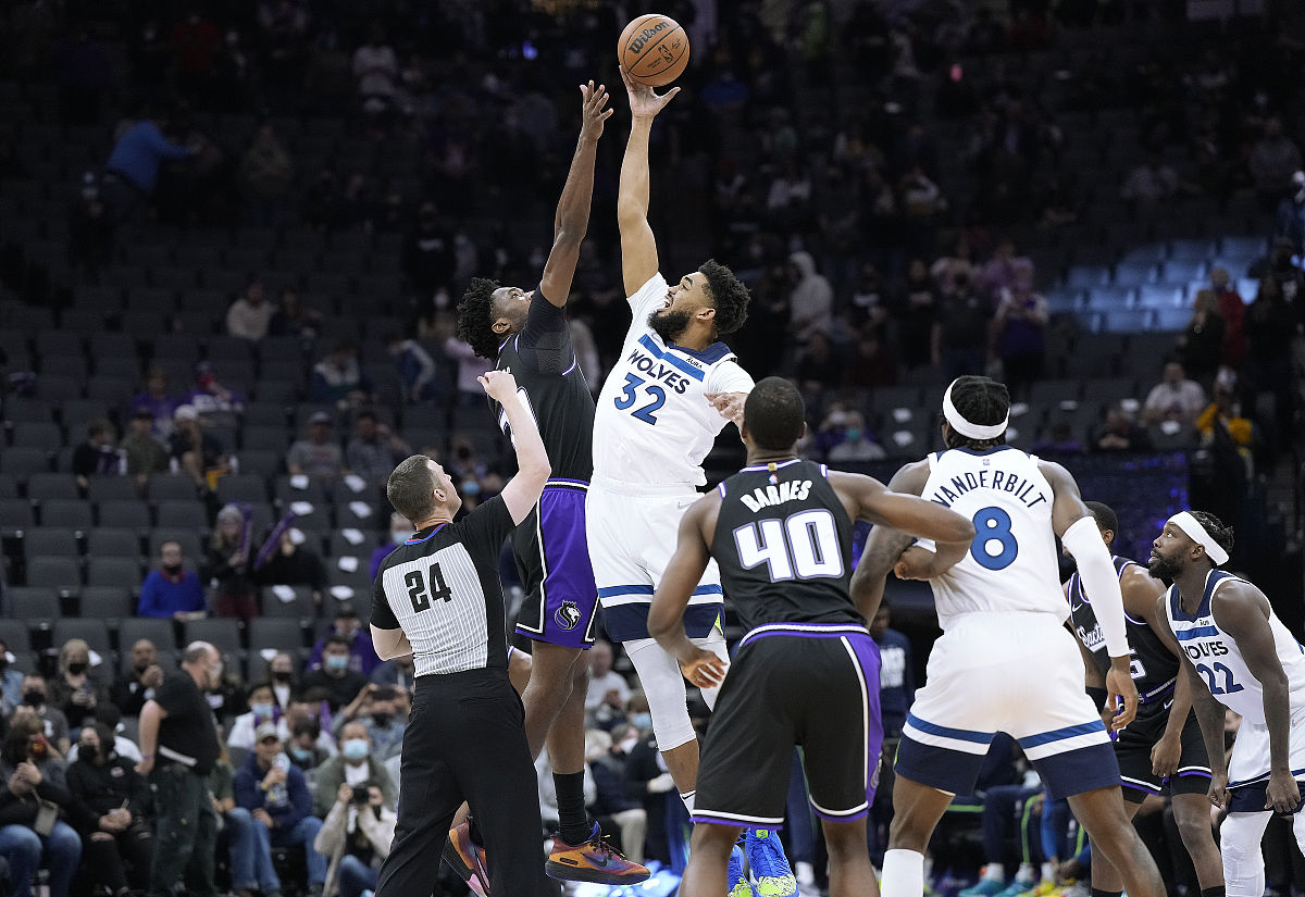 塞尔维亚男篮强势勇士，费沃斯统治全场