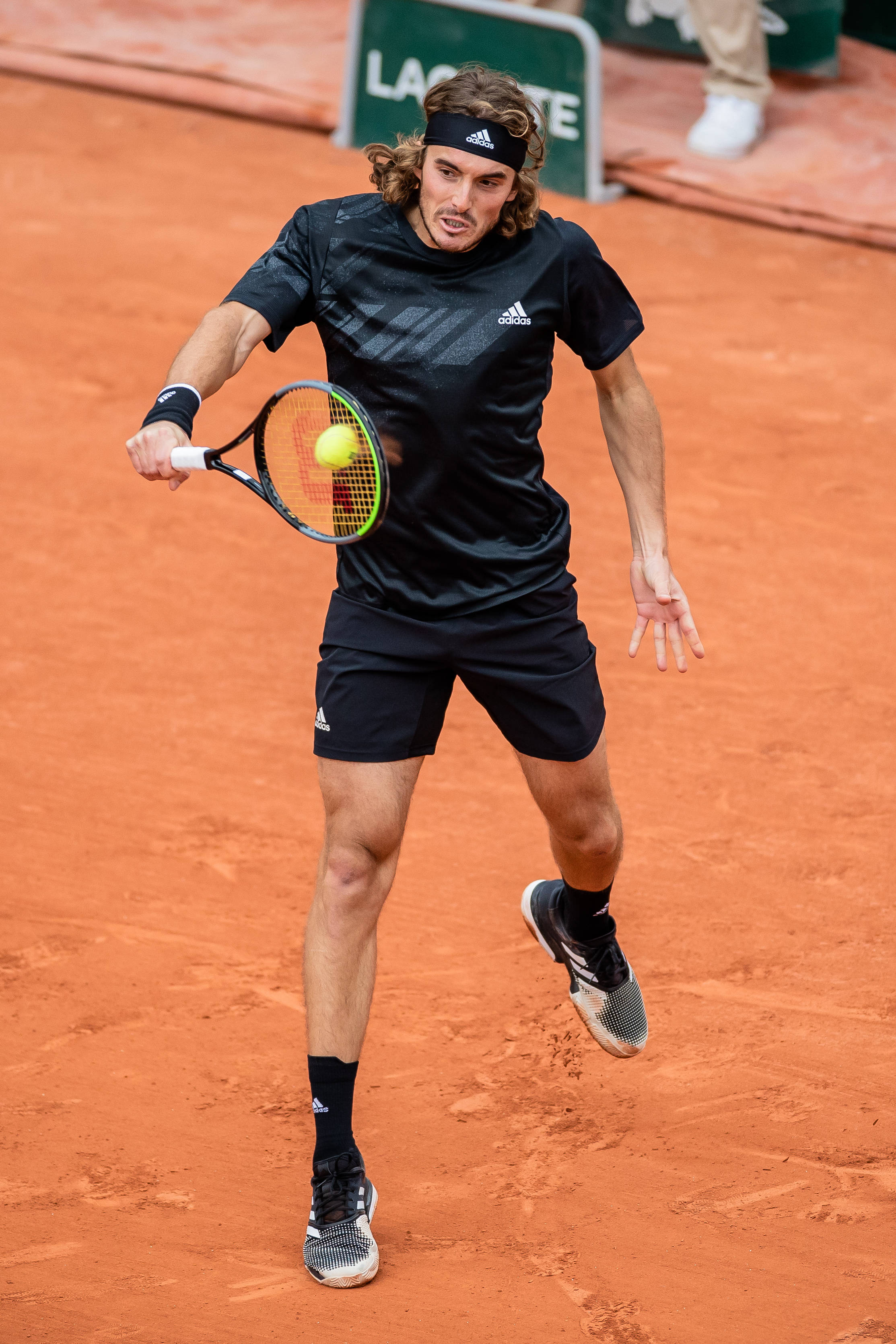 关于英国网球队横扫澳大利亚网球队,西西帕斯高光表现的信息 关于英国网球队横扫澳大利亚网球队,西西帕斯高光表现的信息