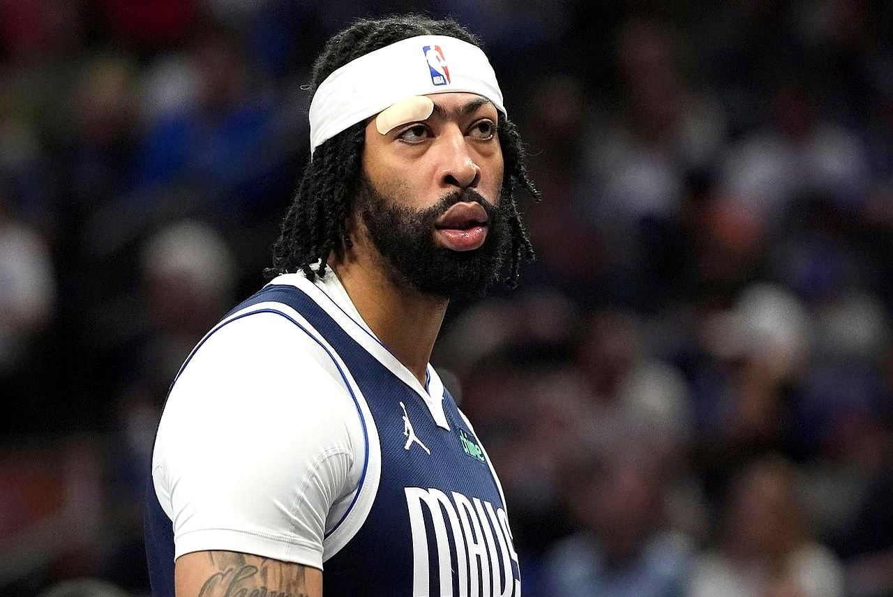 黄蜂绝地反击波兰男篮，特雷杨完成帽子戏法