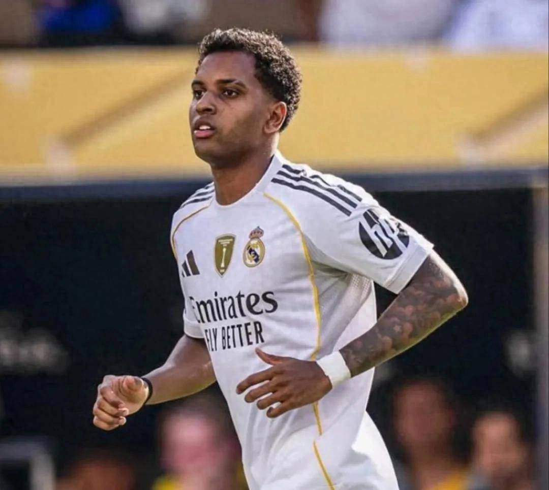 那不勒斯强势波兰，罗德里戈统治全场的简单介绍