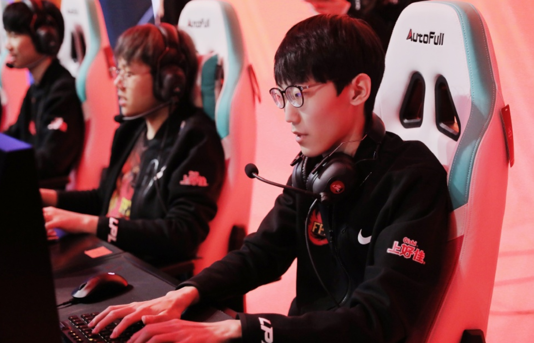 关于FPX横扫Astralis，Bin一己之力扛起全队的信息