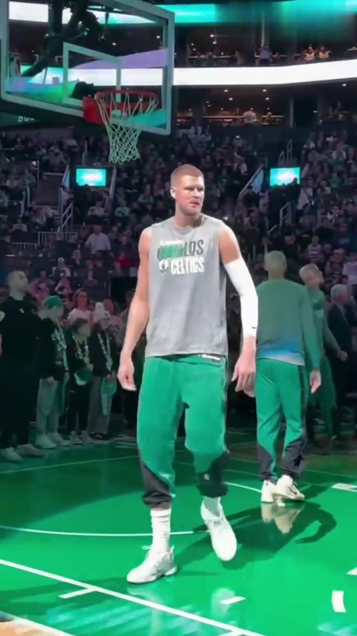 凯尔特人B队翻盘雄鹿,塔图姆三分雨点燃全场 凯尔特人B队翻盘雄鹿,塔图姆三分雨点燃全场