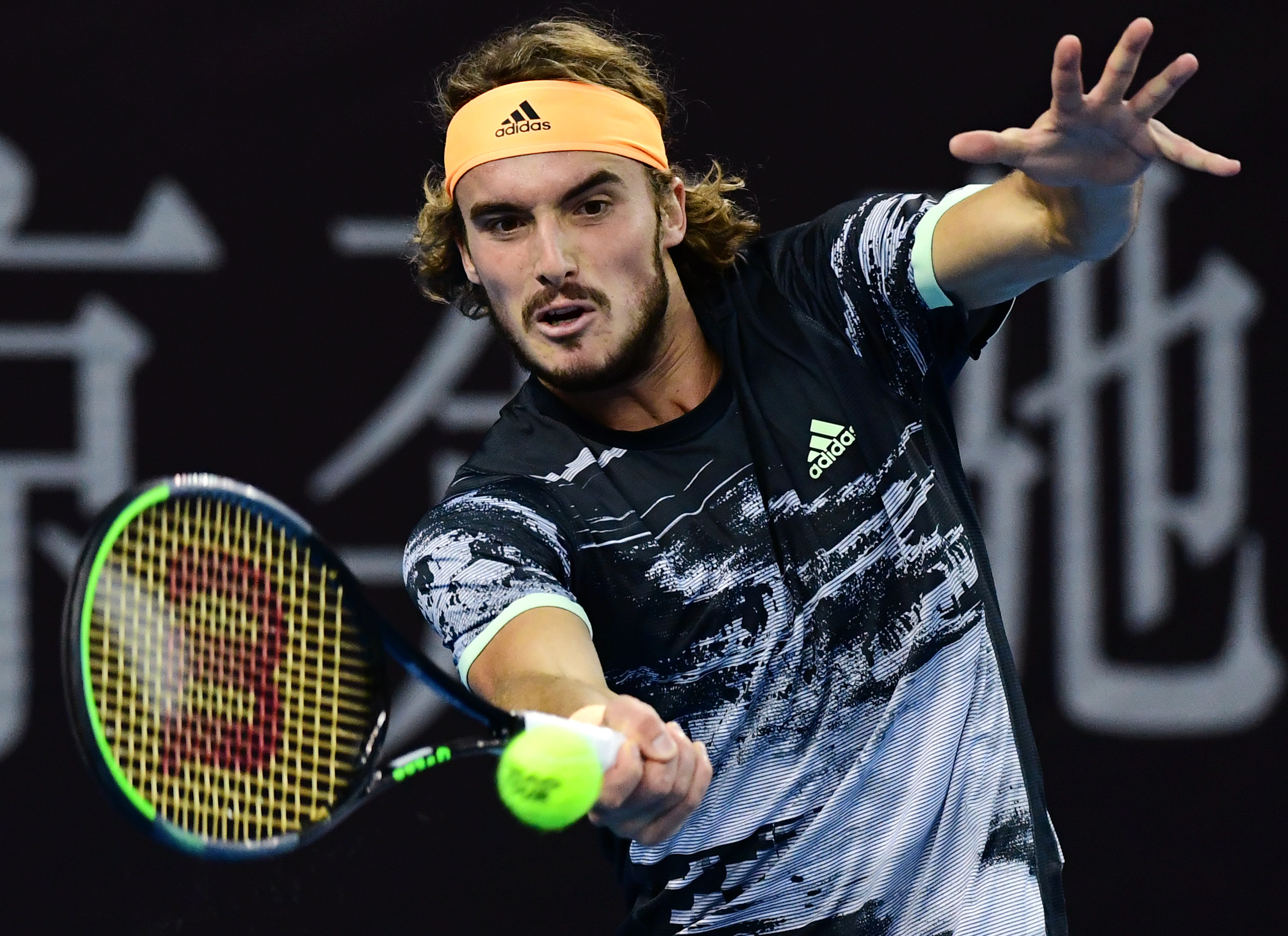 美国网球队强势意大利网球队，西西帕斯送出助攻