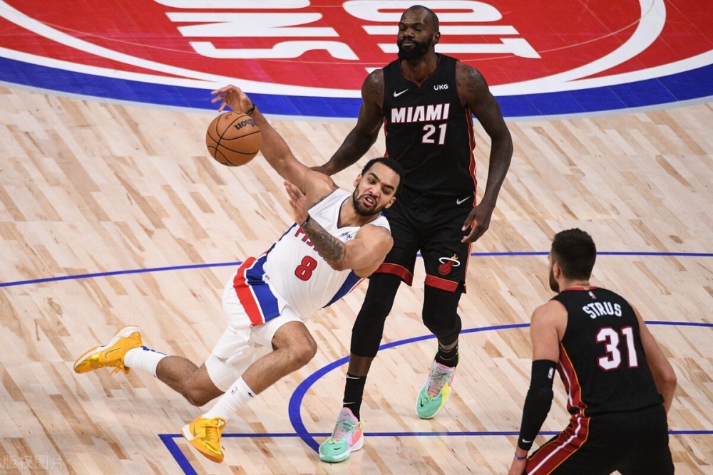 球队再次获胜,奏响胜利之歌的简单介绍 球队再次获胜,奏响胜利之歌的简单介绍