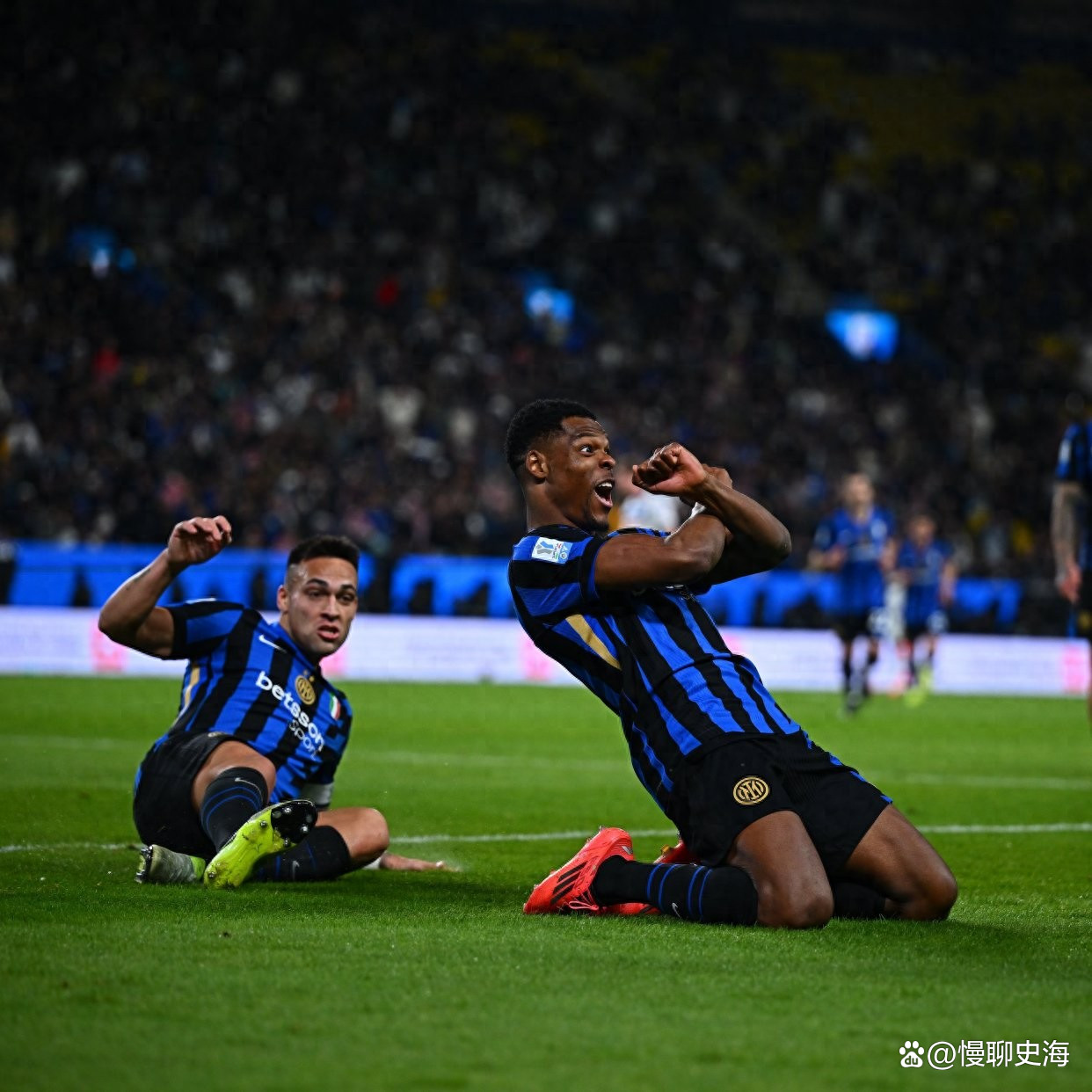 意大利近10场比赛保持不败,锁定小组头名的简单介绍 意大利近10场比赛保持不败,锁定小组头名的简单介绍