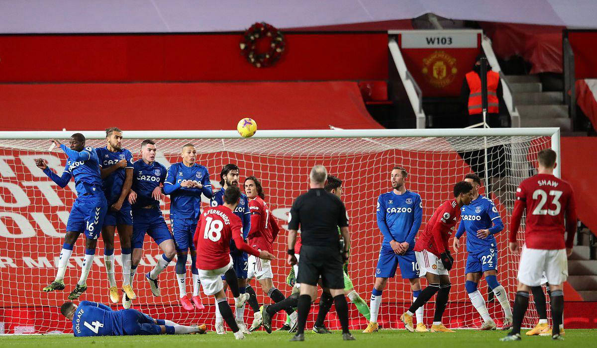 关于纽卡斯尔联客场不敌埃弗顿，保级形势岌岌可危的信息