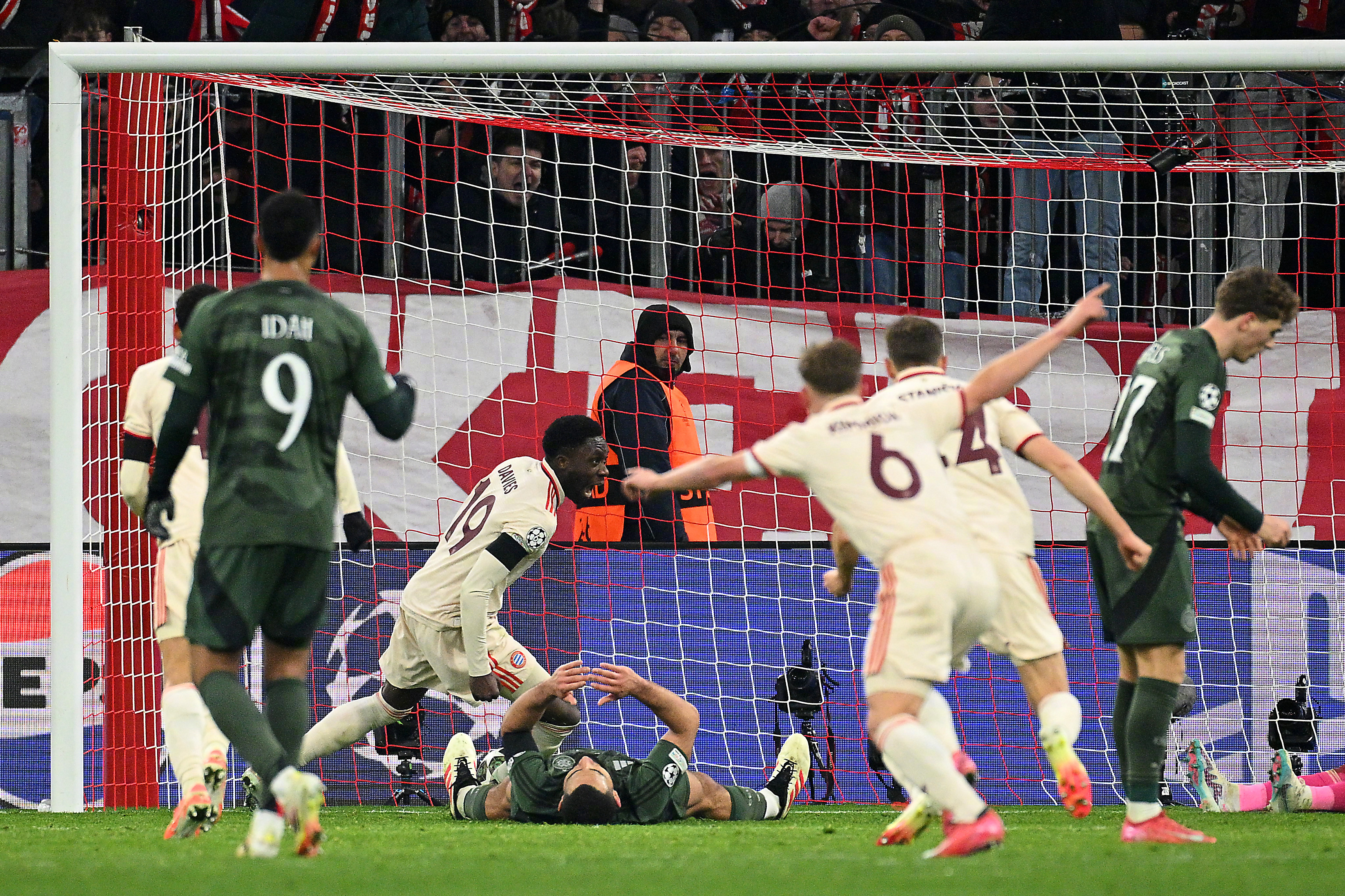 意外进球导致国际比赛惊险收场