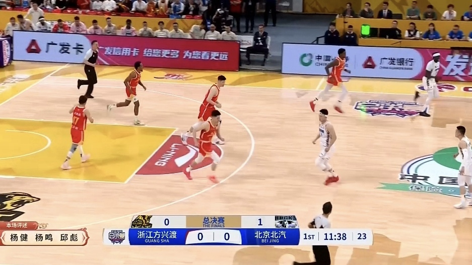 年轻球员借助速度优势引领球队攻势的简单介绍