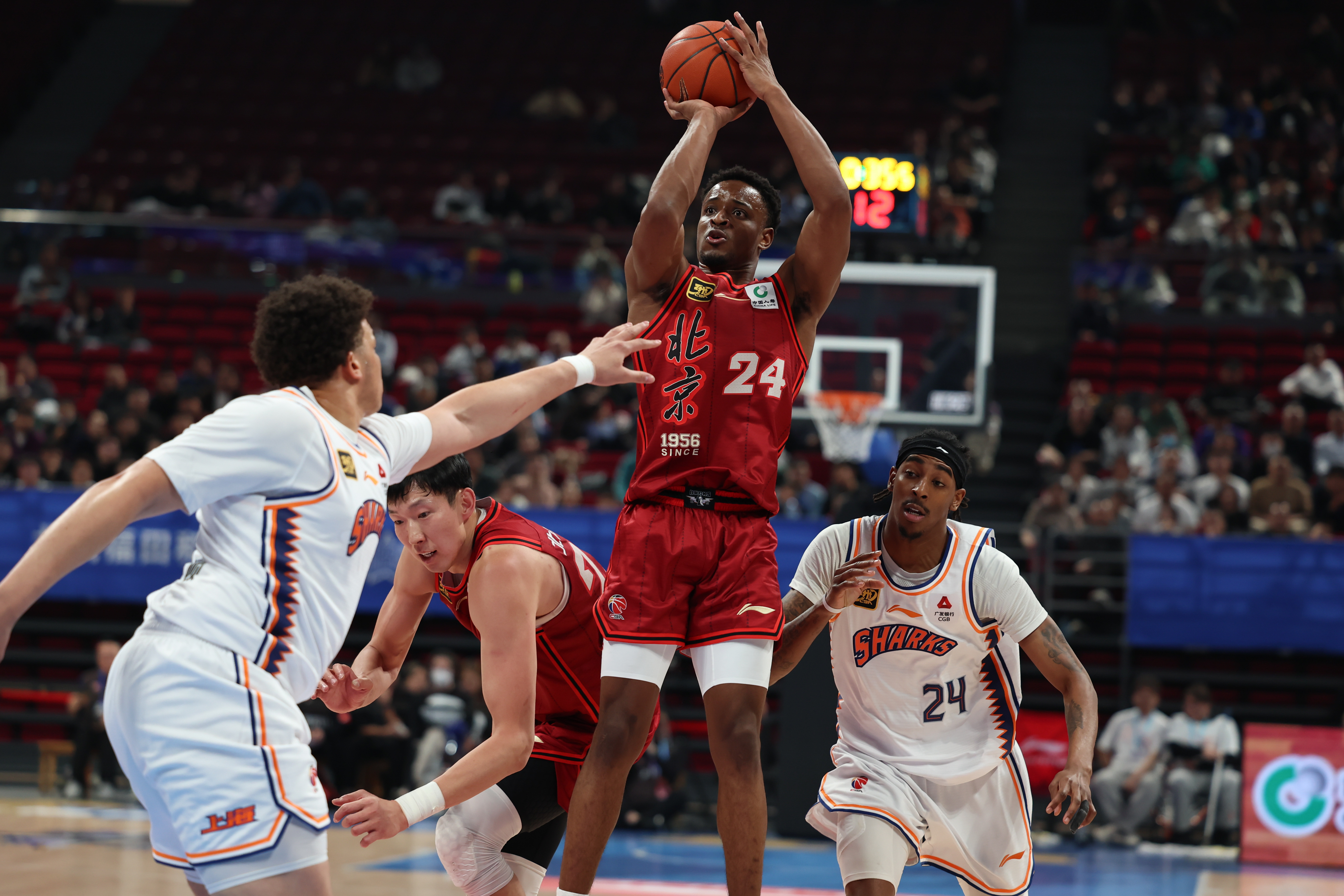 关于国际篮球赛事推迟举行，球员转战线上训练的信息