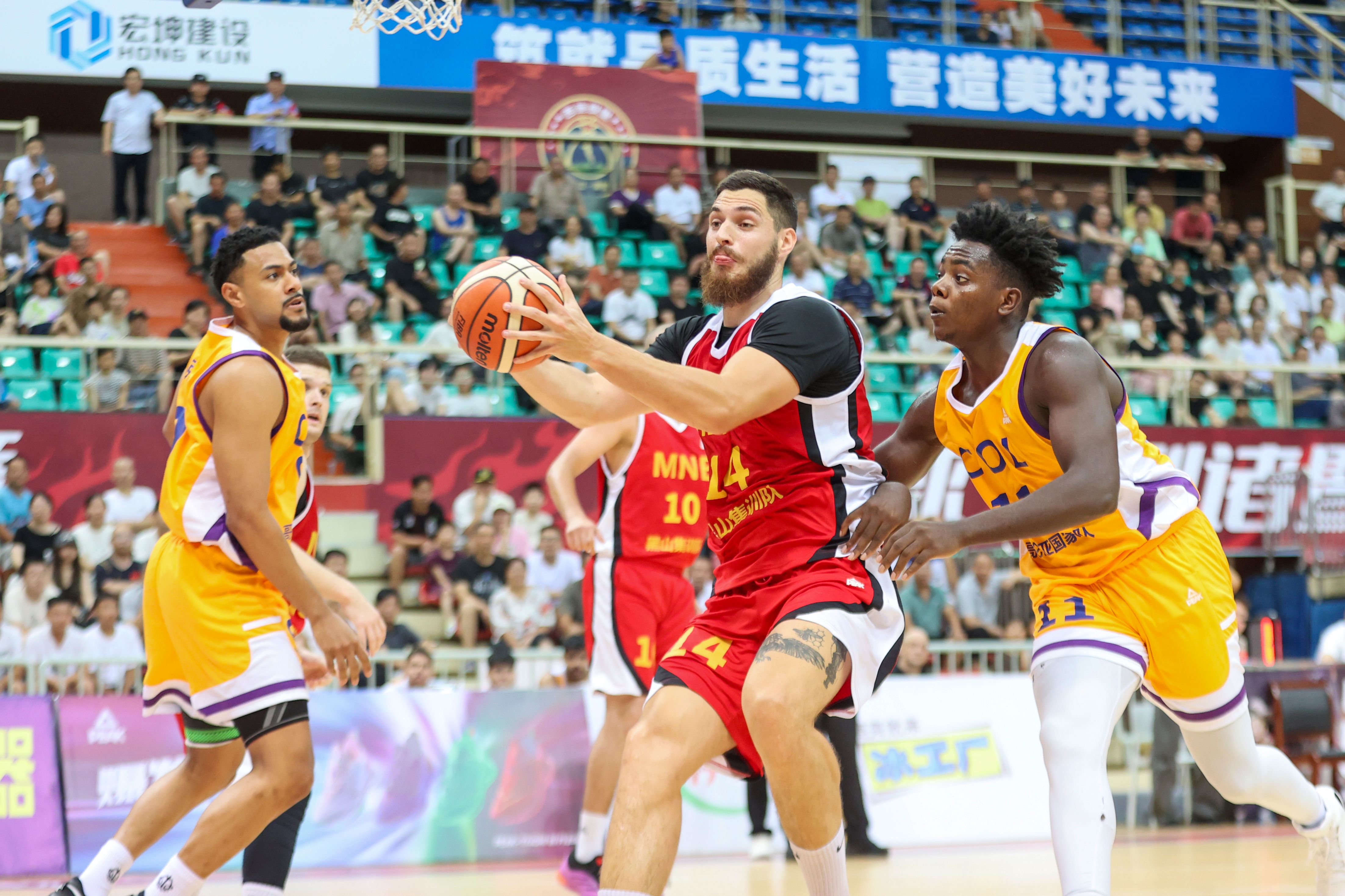 NBA球队集训营开幕，明星球员亮相！