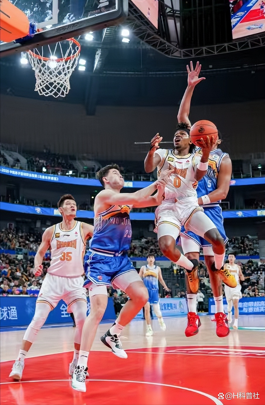 新疆男篮将挑战福建队，期待双方的激烈碰撞的简单介绍