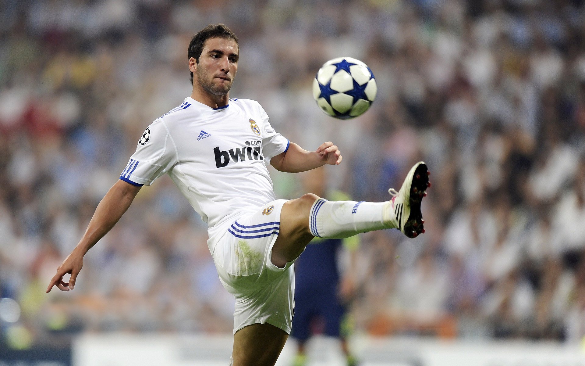 阿隆索关键制胜,迈凯伦策略与执行力碾压梅赛德斯